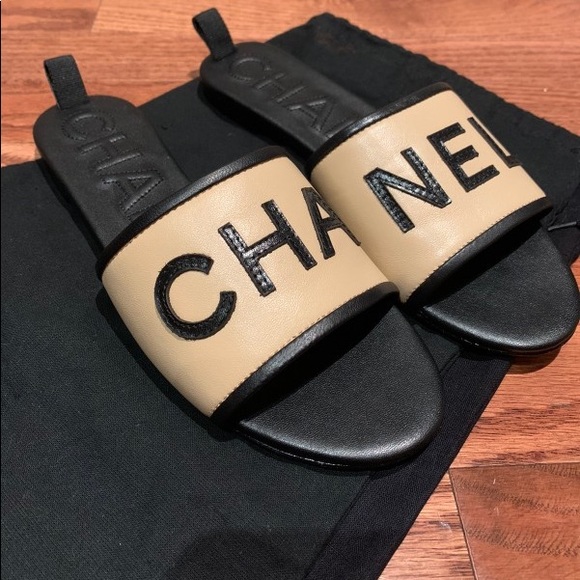 Chanel Slides - Picture 4 of 9